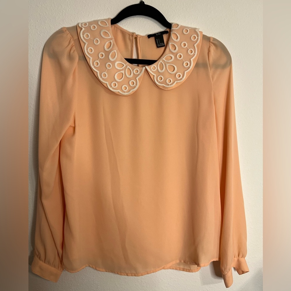 Lacy Peach Neck Top 🍑